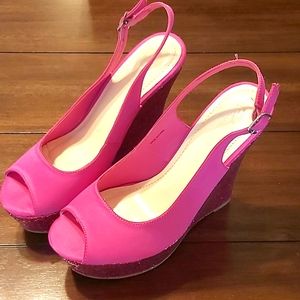 Le Chateau Fuchsia Glitter Wedges